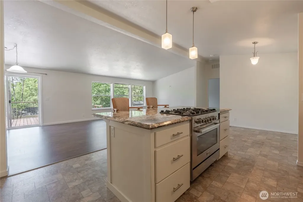126 Burchett Road Onalaska WA 98570