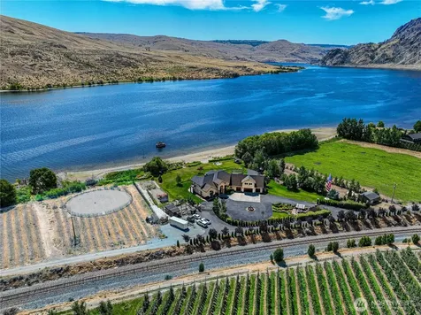 30 Stennes Point Road Pateros WA 98846
