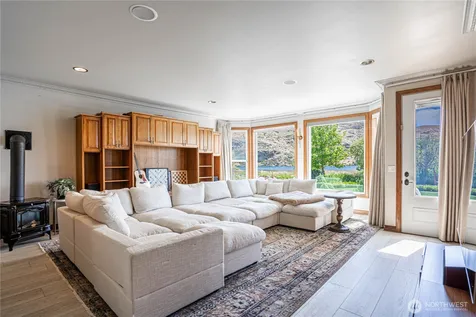 30 Stennes Point Road Pateros WA 98846