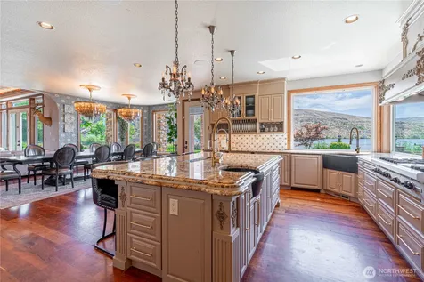 30 Stennes Point Road Pateros WA 98846