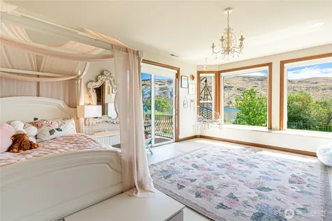 30 Stennes Point Road Pateros WA 98846