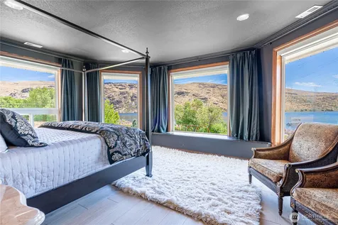 30 Stennes Point Road Pateros WA 98846