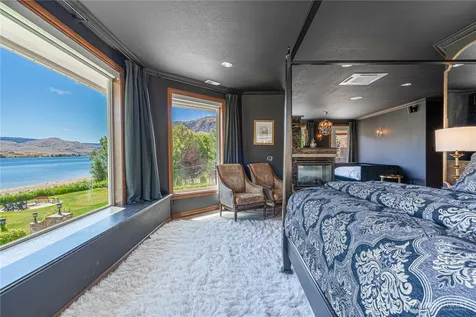 30 Stennes Point Road Pateros WA 98846