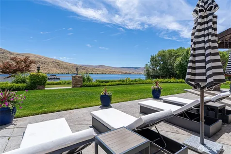 30 Stennes Point Road Pateros WA 98846