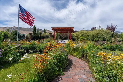 30 Stennes Point Road Pateros WA 98846