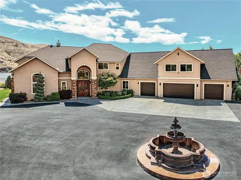 30 Stennes Point Road Pateros WA 98846