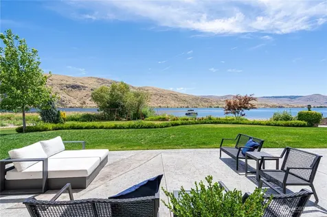 30 Stennes Point Road Pateros WA 98846