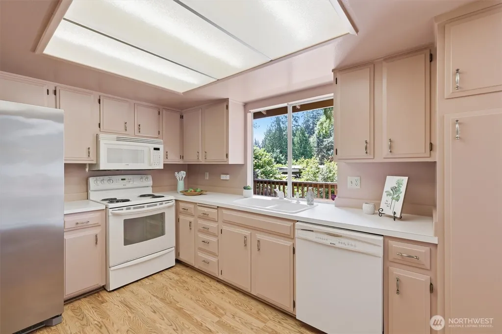 12217 NE 68th Place Kirkland WA 98033
