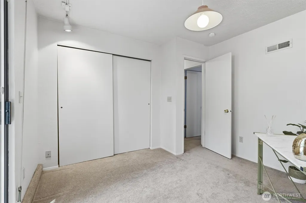12217 NE 68th Place Kirkland WA 98033