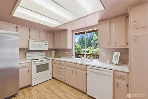 12217 NE 68th Place Kirkland WA 98033