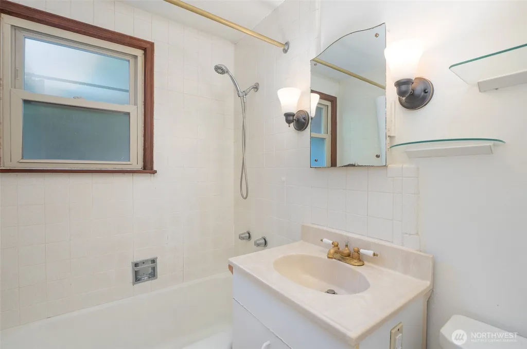 228 NW 56th Street Seattle WA 98107
