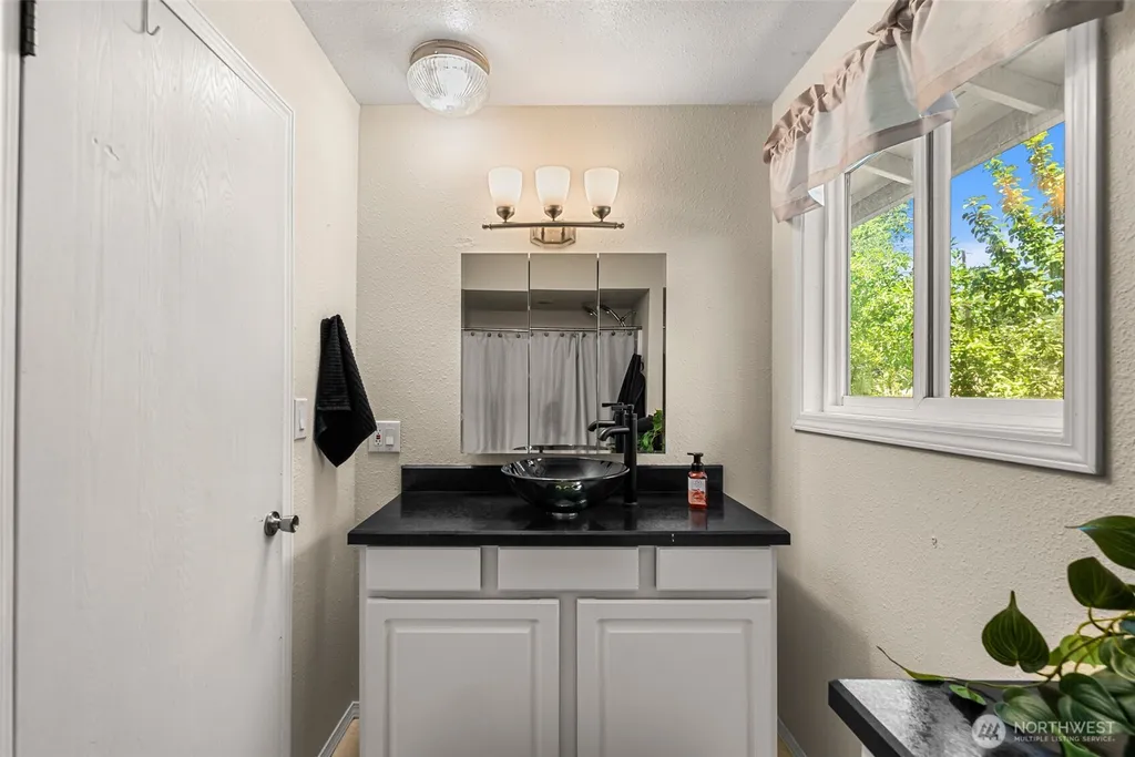 593 Rolfs Place East Wenatchee WA 98802
