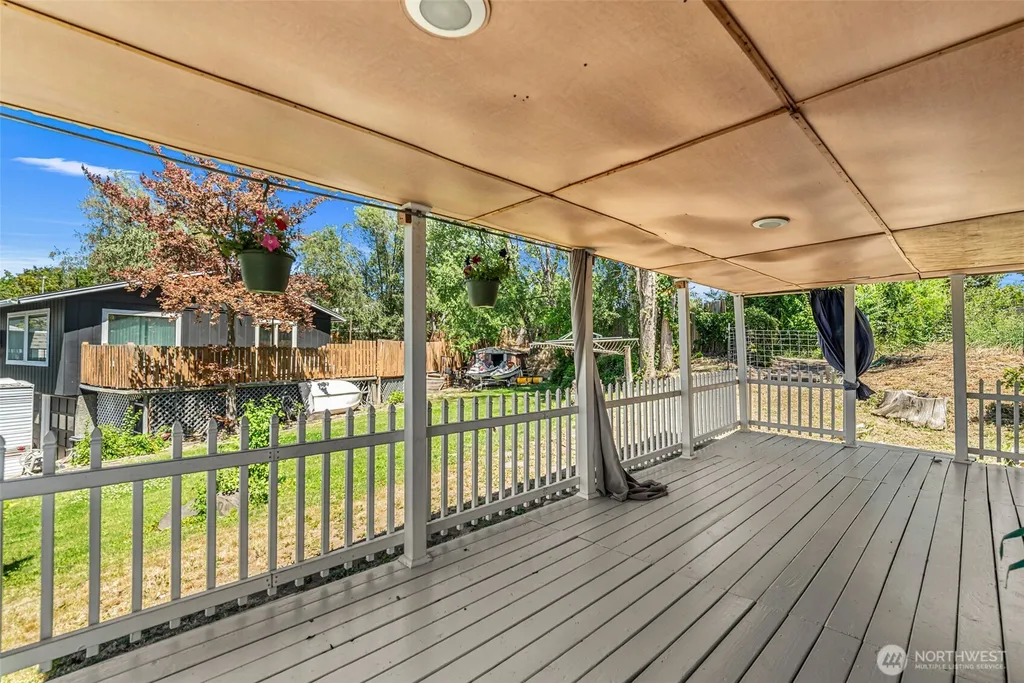 593 Rolfs Place East Wenatchee WA 98802