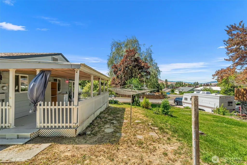 593 Rolfs Place East Wenatchee WA 98802
