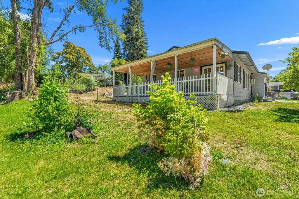 593 Rolfs Place East Wenatchee WA 98802