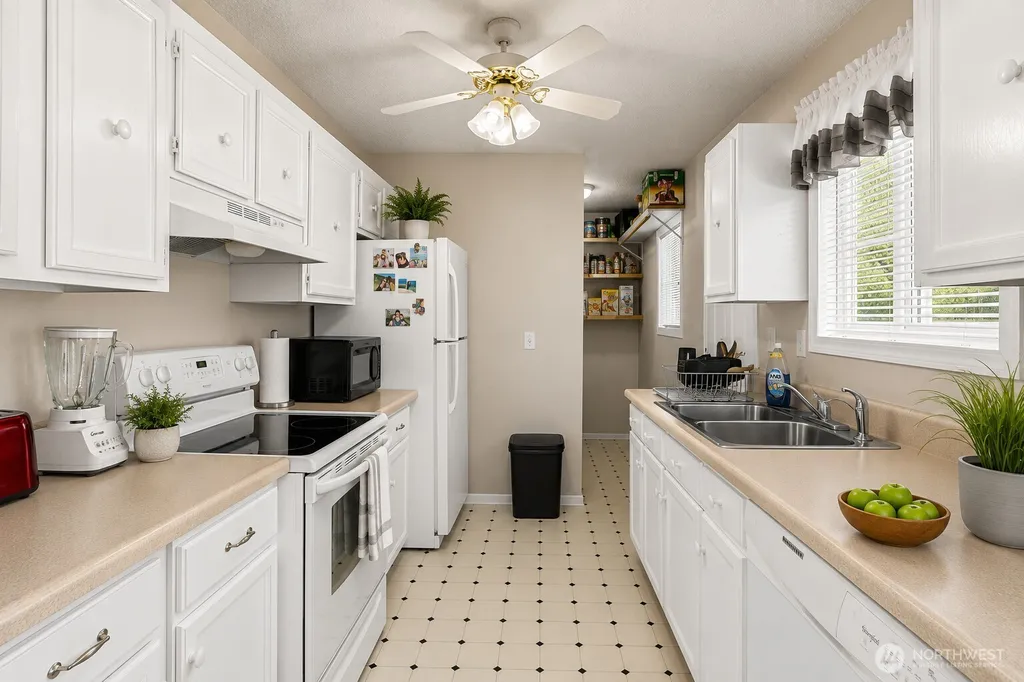 593 Rolfs Place East Wenatchee WA 98802