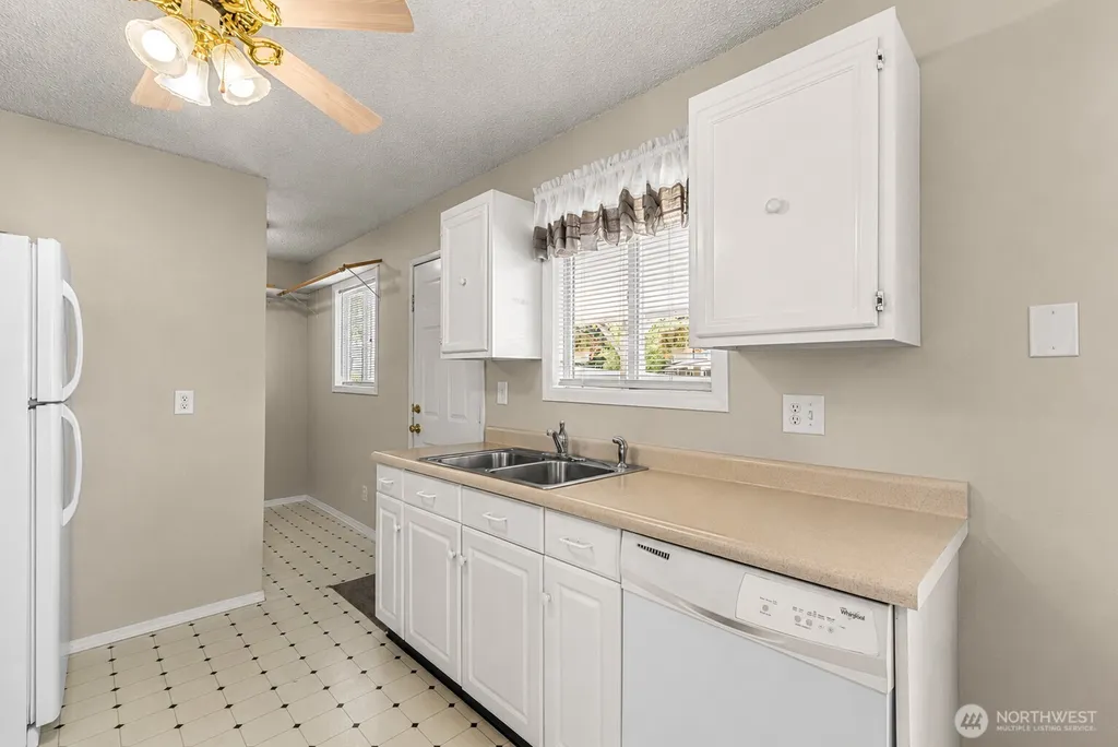 593 Rolfs Place East Wenatchee WA 98802