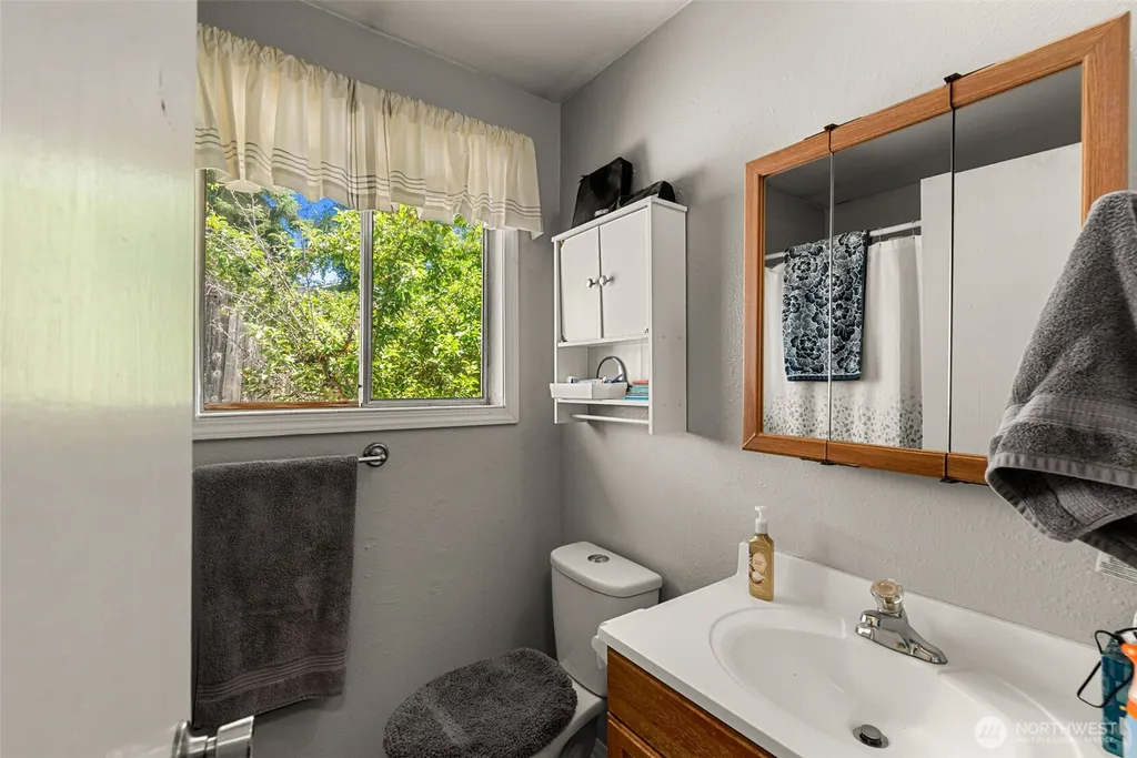 593 Rolfs Place East Wenatchee WA 98802