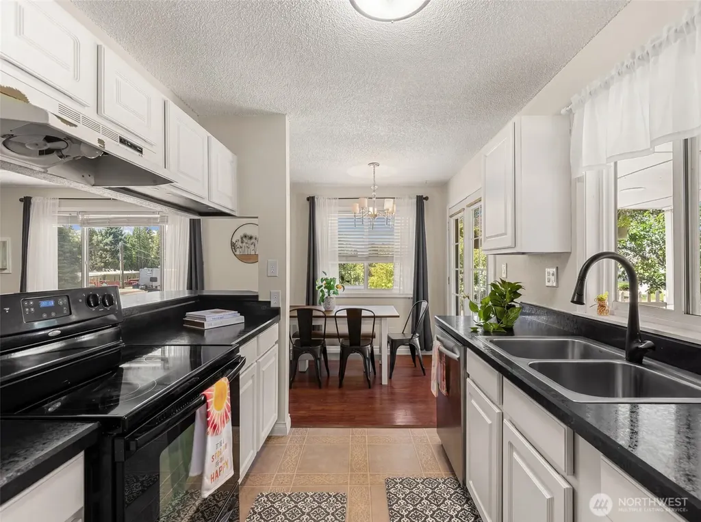 593 Rolfs Place East Wenatchee WA 98802