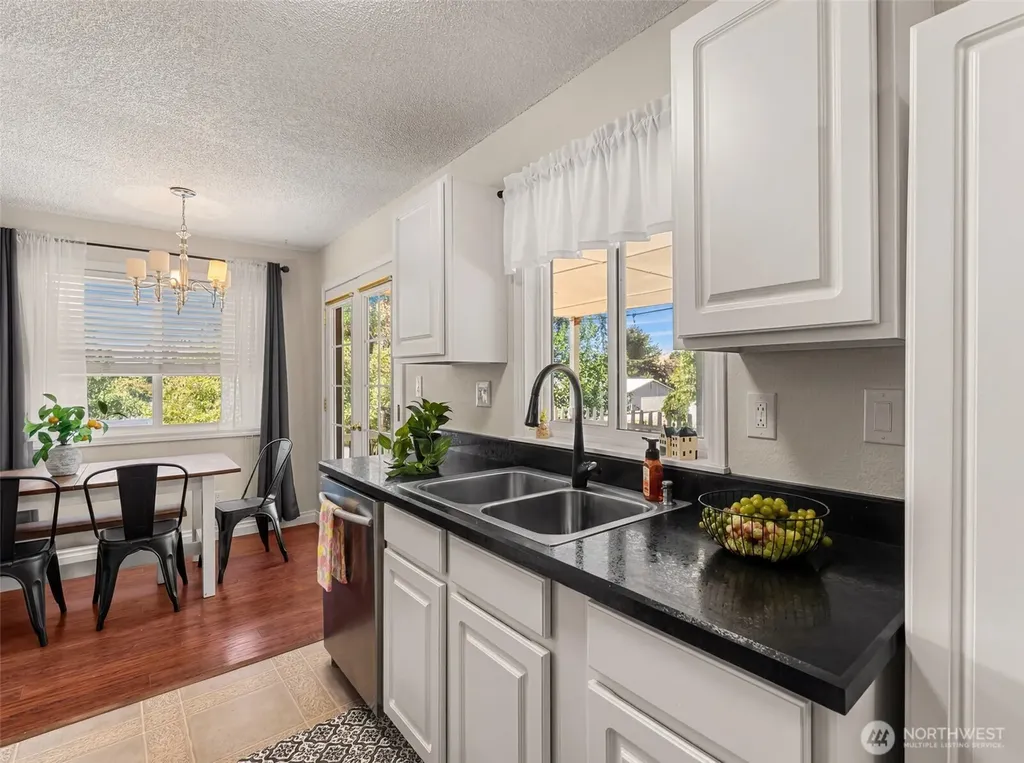 593 Rolfs Place East Wenatchee WA 98802