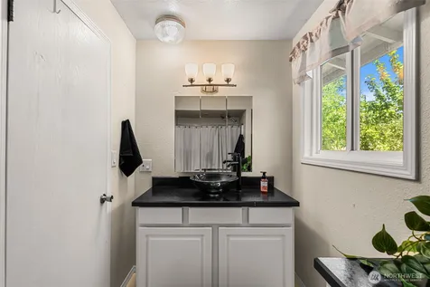 593 Rolfs Place East Wenatchee WA 98802