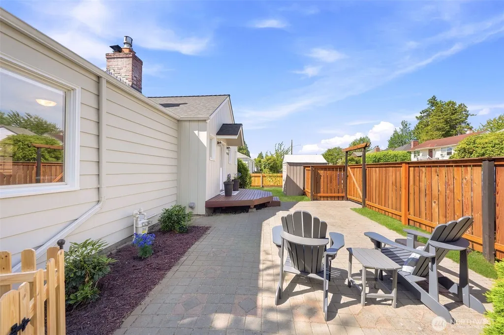 9725 Phinney Avenue N Seattle WA 98103