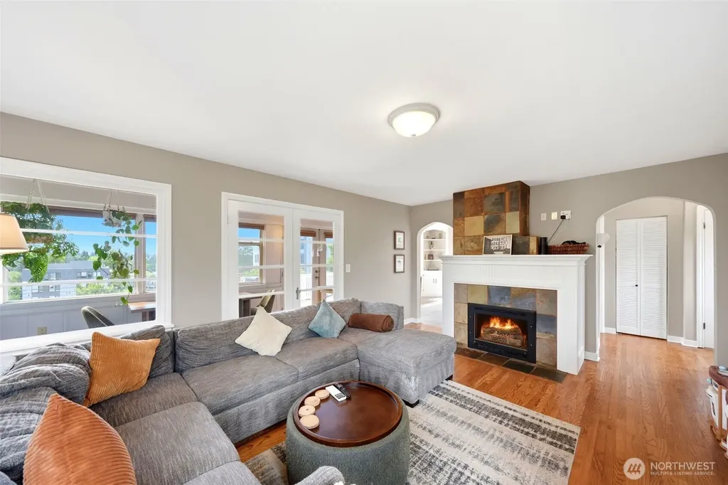 9725 Phinney Avenue N Seattle WA 98103
