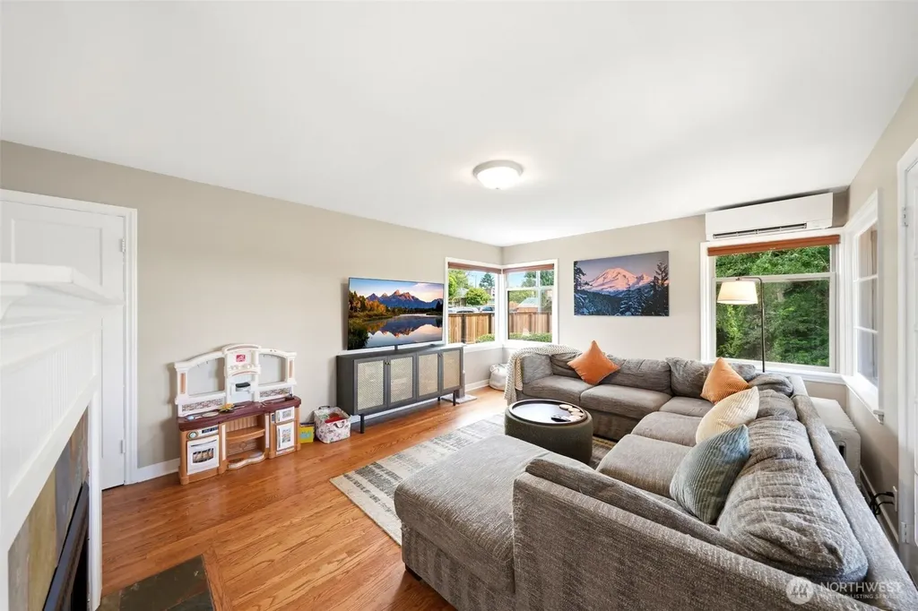 9725 Phinney Avenue N Seattle WA 98103