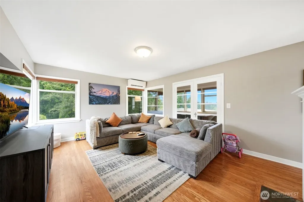 9725 Phinney Avenue N Seattle WA 98103