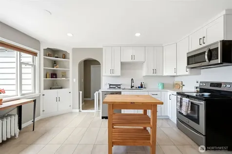9725 Phinney Avenue N Seattle WA 98103