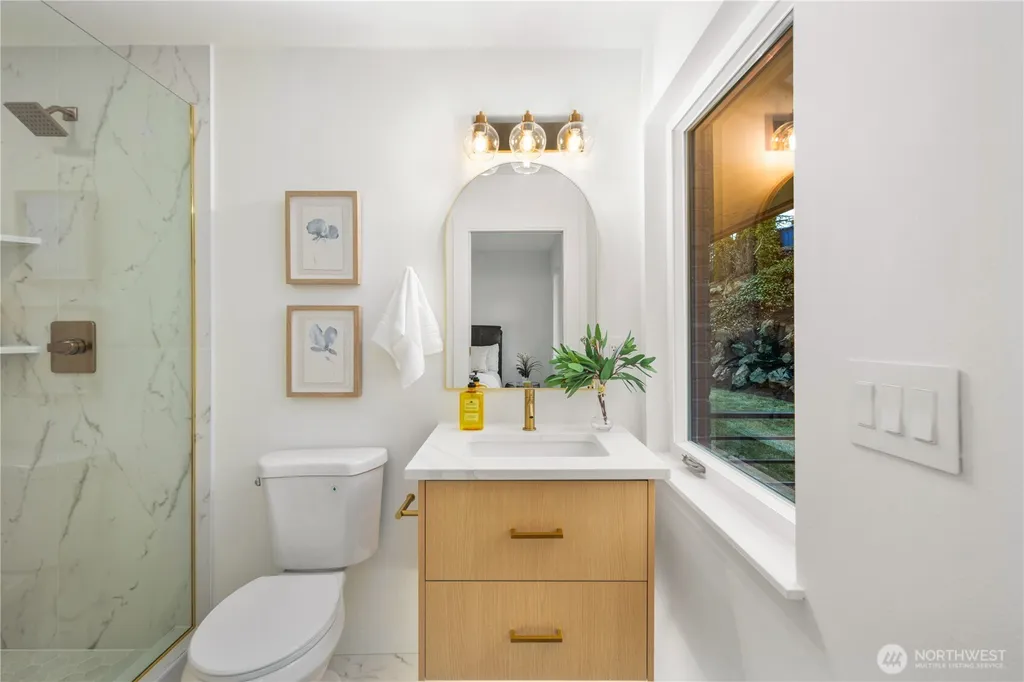 2518 36th Avenue W Seattle WA 98199