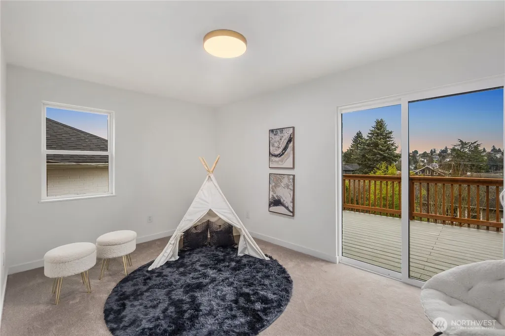 2518 36th Avenue W Seattle WA 98199