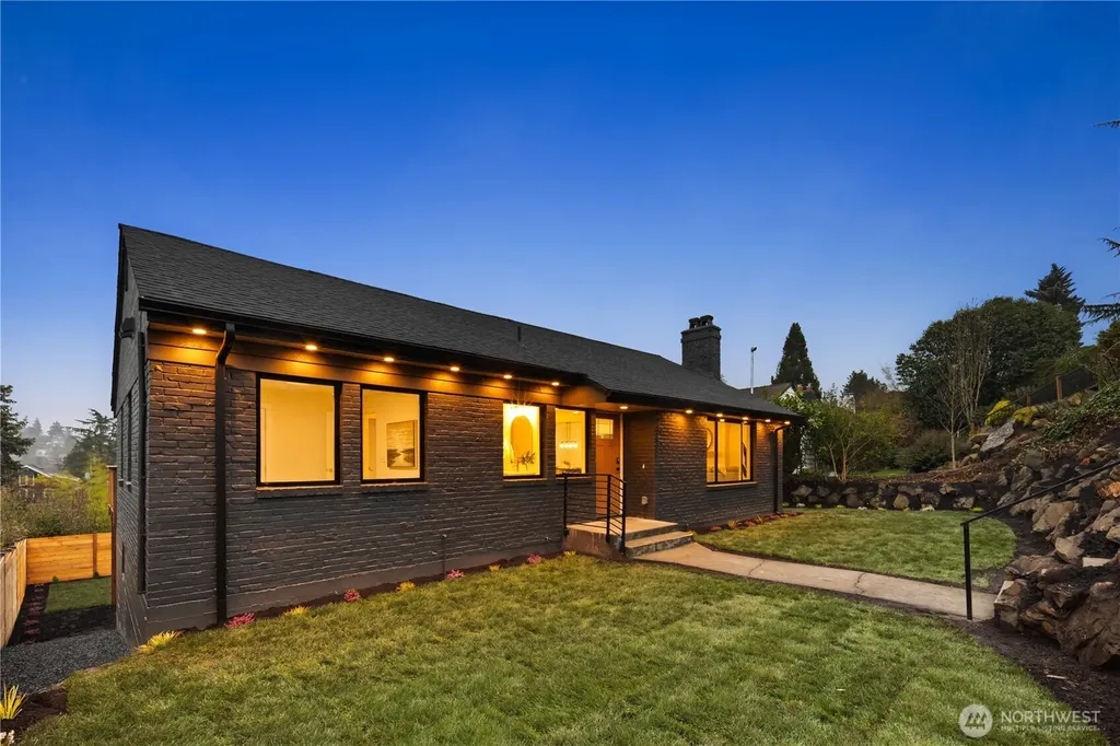 2518 36th Avenue W Seattle WA 98199