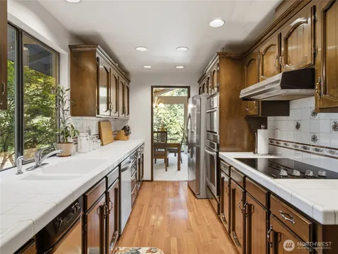 21828 SE 254th Place Maple Valley WA 98038