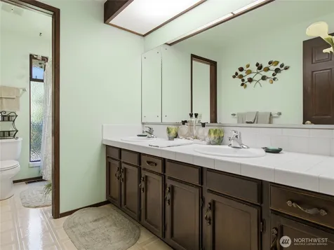 21828 SE 254th Place Maple Valley WA 98038