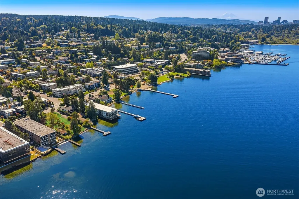 6211 Lake Washington Boulevard NE Kirkland WA 98033