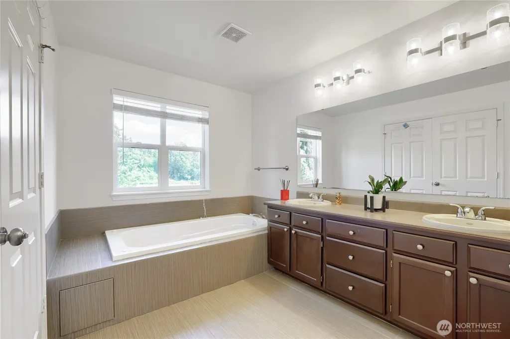 11613 Grove Drive Mukilteo WA 98275