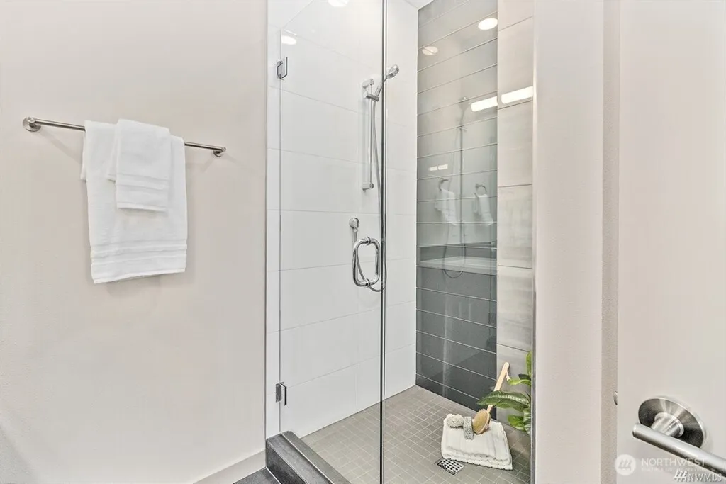 9515 8th Avenue NW Seattle WA 98117