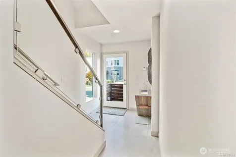 9515 8th Avenue NW Seattle WA 98117