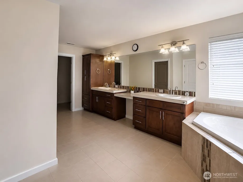 4960 S 325th Court Auburn WA 98001