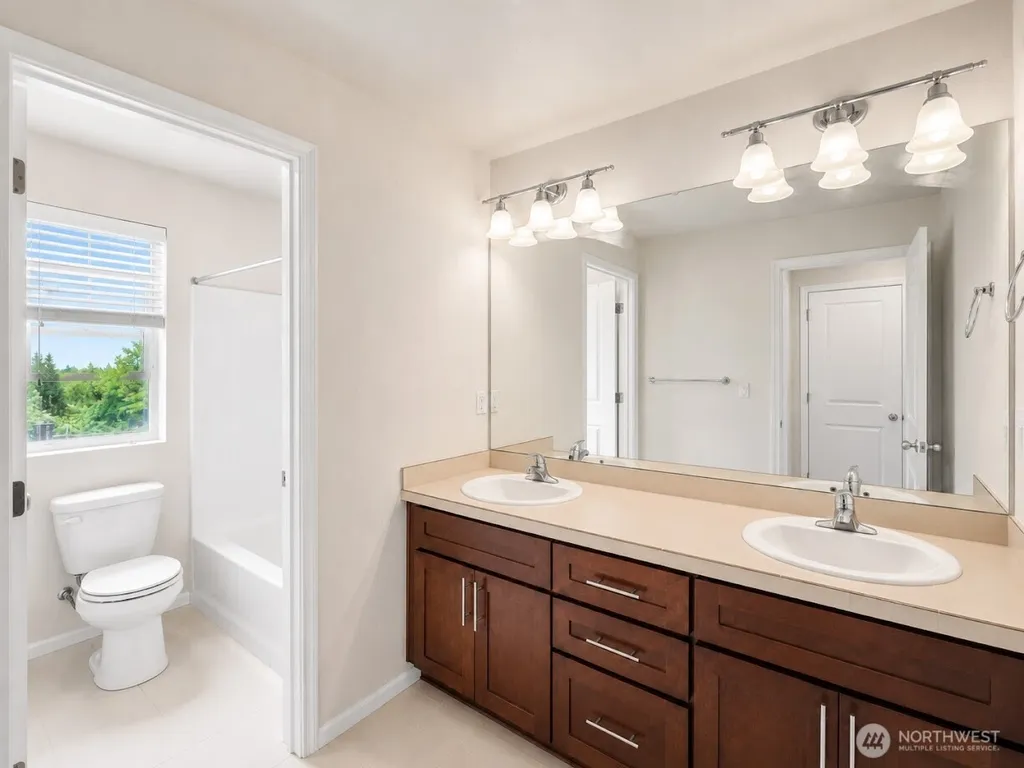 4960 S 325th Court Auburn WA 98001