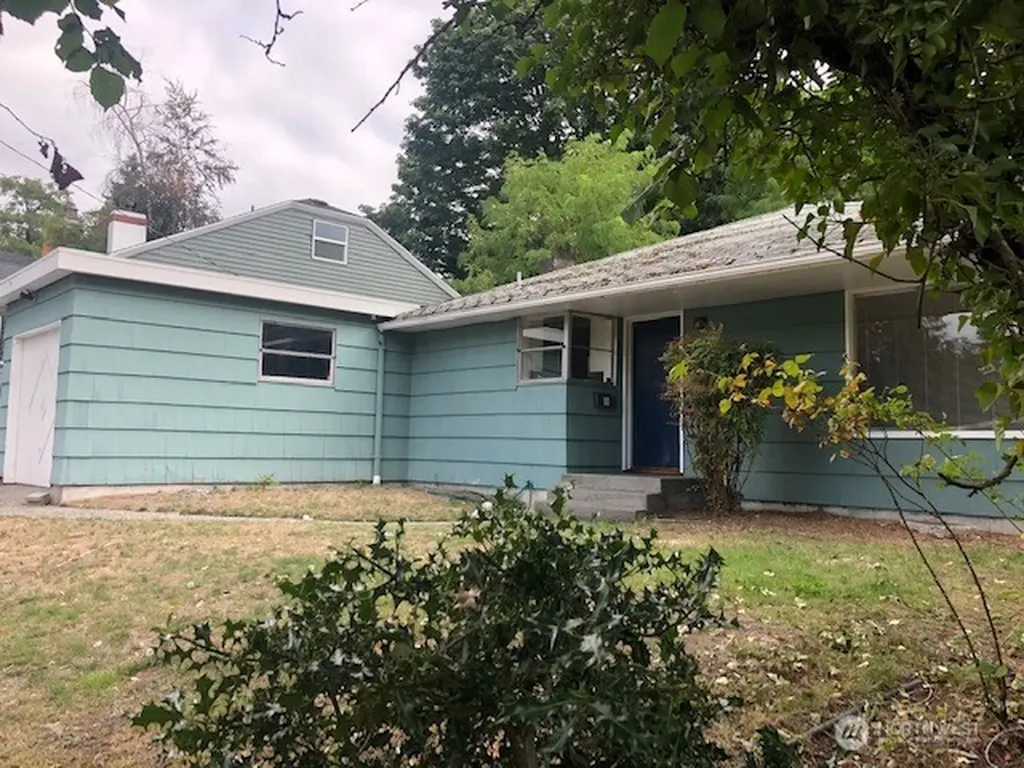5518 25th Avenue NE Seattle WA 98105
