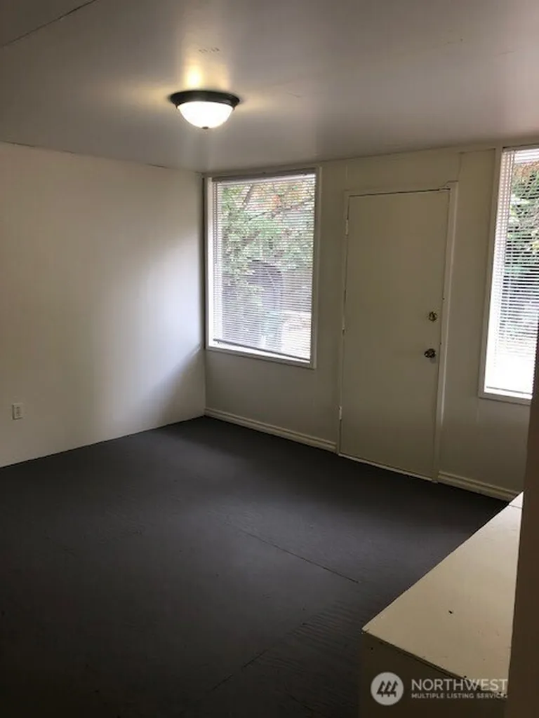 5518 25th Avenue NE Seattle WA 98105