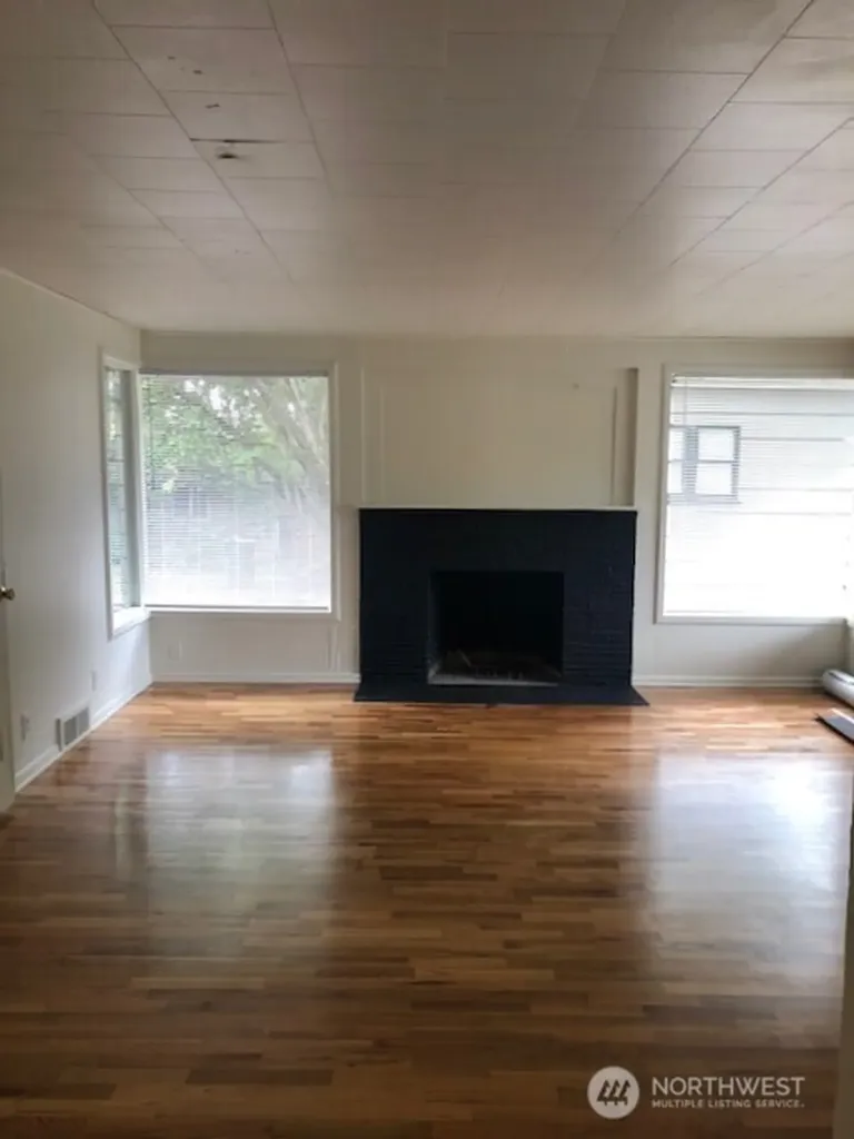 5518 25th Avenue NE Seattle WA 98105