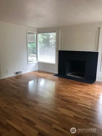 5518 25th Avenue NE Seattle WA 98105