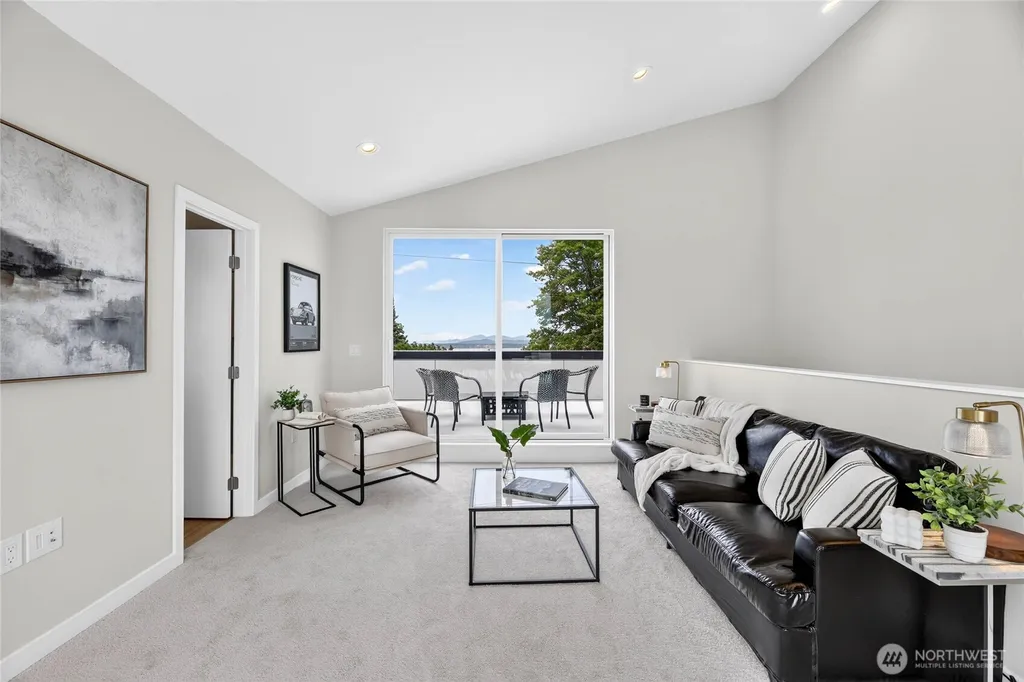 5039 41st Avenue SW Seattle WA 98136