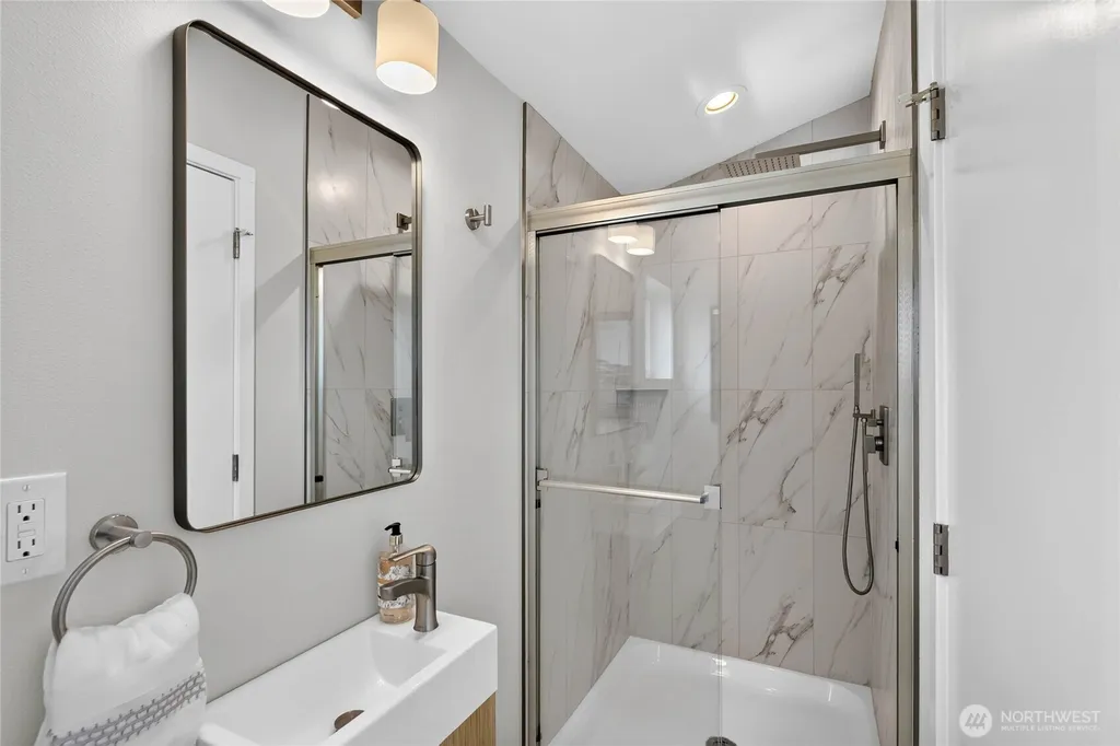 5039 41st Avenue SW Seattle WA 98136