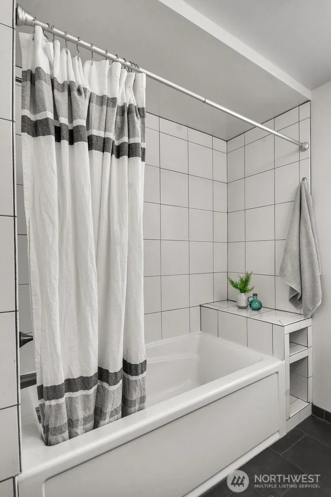 2010 Virginia Avenue Everett WA 98201