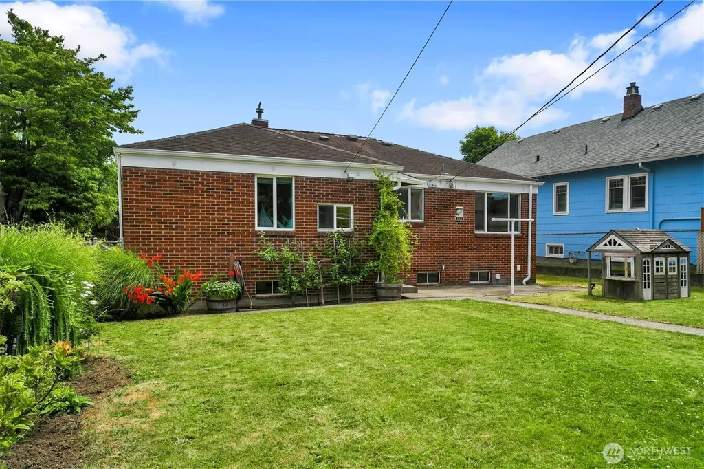 2010 Virginia Avenue Everett WA 98201