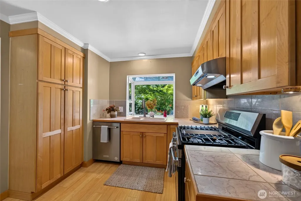 18350 Evanston Avenue N Shoreline WA 98133